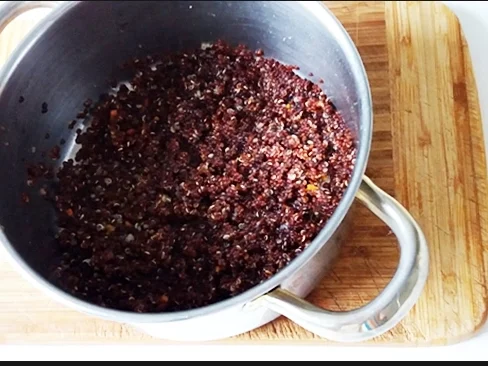 Früchtesalat mit roter Quinoa in Parmigiano Körbchen - Rezept - Bild Nr. 4030