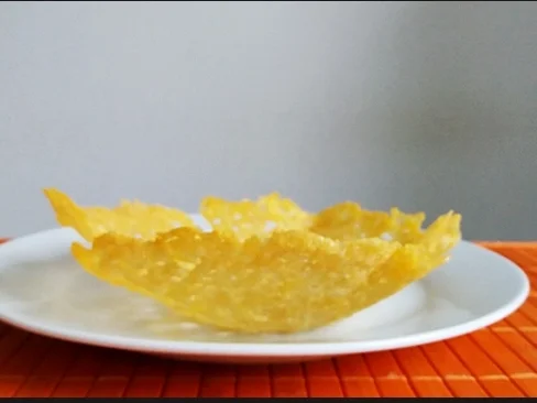 Früchtesalat mit roter Quinoa in Parmigiano Körbchen - Rezept - Bild Nr. 4036