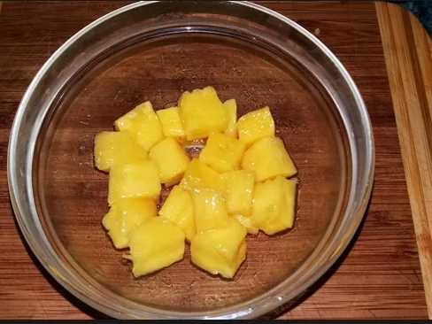 Früchtesalat mit roter Quinoa in Parmigiano Körbchen - Rezept - Bild Nr. 4037