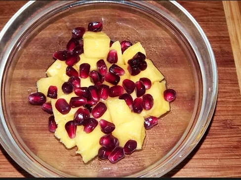 Früchtesalat mit roter Quinoa in Parmigiano Körbchen - Rezept - Bild Nr. 4038