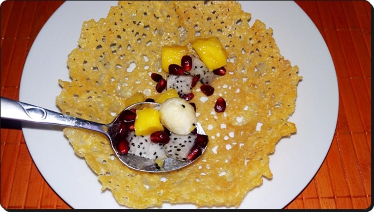 Früchtesalat mit roter Quinoa in Parmigiano Körbchen - Rezept - Bild Nr. 4043
