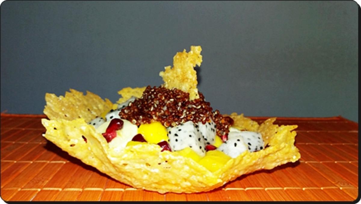 Früchtesalat mit roter Quinoa in Parmigiano Körbchen - Rezept - Bild Nr. 4047
