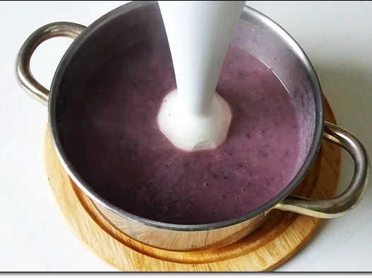 Hokkaido-Trüffelkartoffel-Cremesuppe in doppelwandigen Gläsern  serviert. - Rezept - Bild Nr. 4028