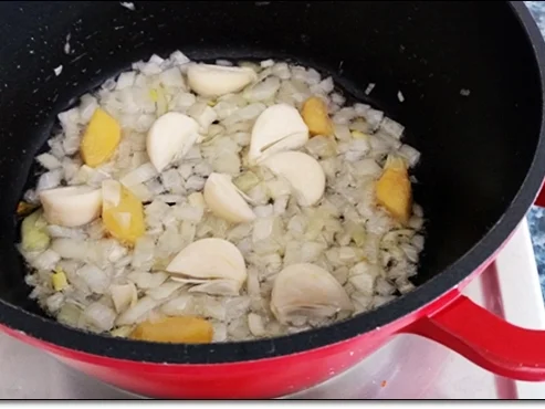 Hokkaido-Trüffelkartoffel-Cremesuppe in doppelwandigen Gläsern  serviert. - Rezept - Bild Nr. 4032