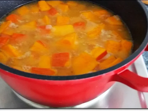 Hokkaido-Trüffelkartoffel-Cremesuppe in doppelwandigen Gläsern  serviert. - Rezept - Bild Nr. 4035