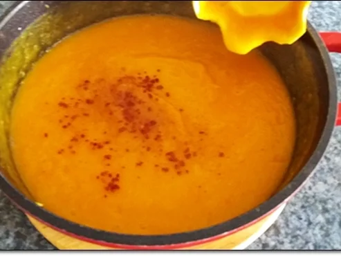 Hokkaido-Trüffelkartoffel-Cremesuppe in doppelwandigen Gläsern  serviert. - Rezept - Bild Nr. 4038