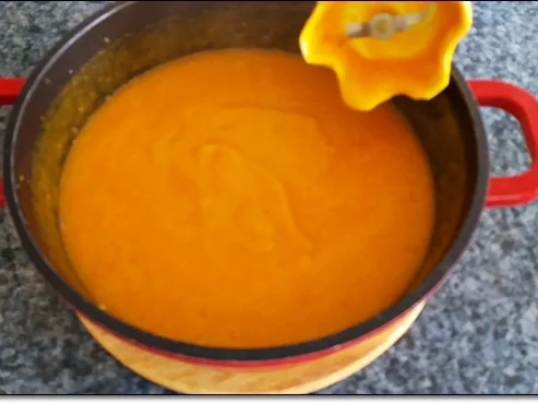 Hokkaido-Trüffelkartoffel-Cremesuppe in doppelwandigen Gläsern  serviert. - Rezept - Bild Nr. 4040