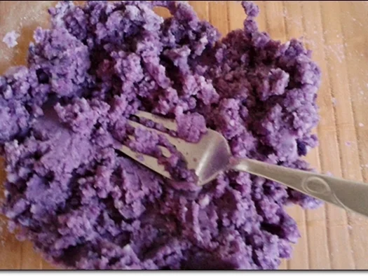 Gebratenes Lachsfilet mit Trüffelkartoffel-Türmchen  auf  Rivaner -Safransauce - Rezept - Bild Nr. 4032