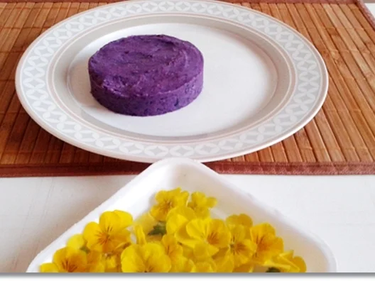 Gebratenes Lachsfilet mit Trüffelkartoffel-Türmchen  auf  Rivaner -Safransauce - Rezept - Bild Nr. 4035