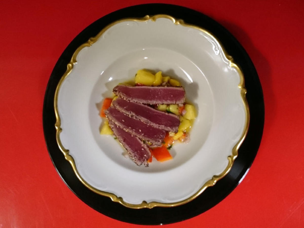 Bilder für Thunfischsteak auf Mango-Chili Salat - Rezept