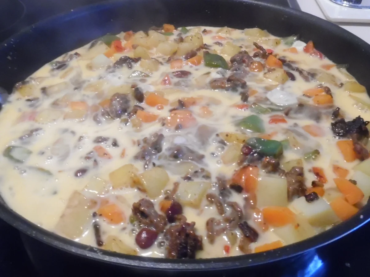 Kartoffel-Hackfleisch-Tortilla mit Joghurt-Dip und Salat - Rezept - Bild Nr. 4032