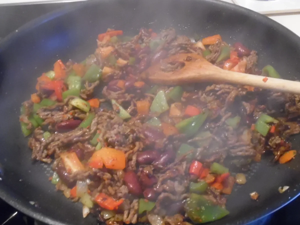 Kartoffel-Hackfleisch-Tortilla mit Joghurt-Dip und Salat - Rezept - Bild Nr. 4033