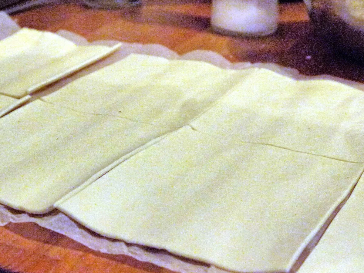 Blätterteigtaschen, mit Hackfleisch gefüllt - Rezept - Bild Nr. 4048