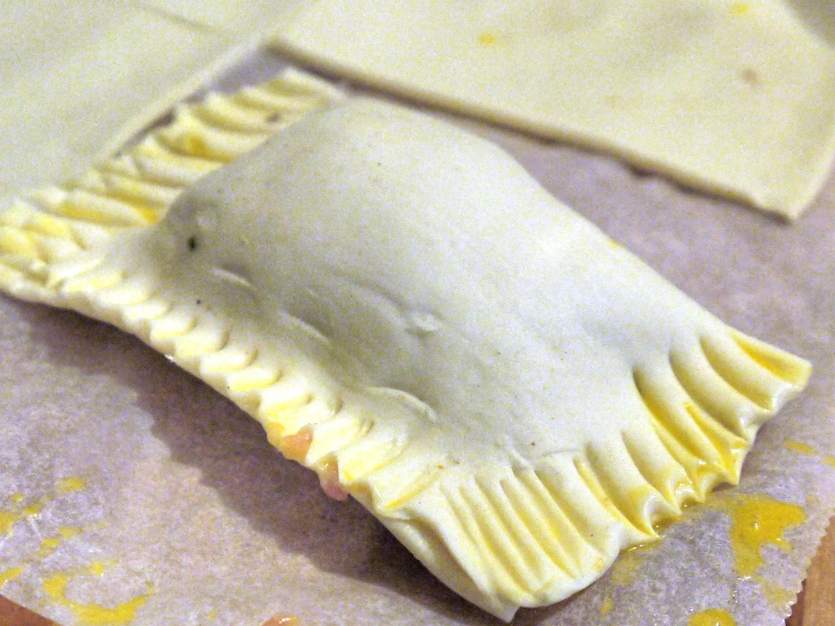 Blätterteigtaschen, mit Hackfleisch gefüllt - Rezept - Bild Nr. 4050