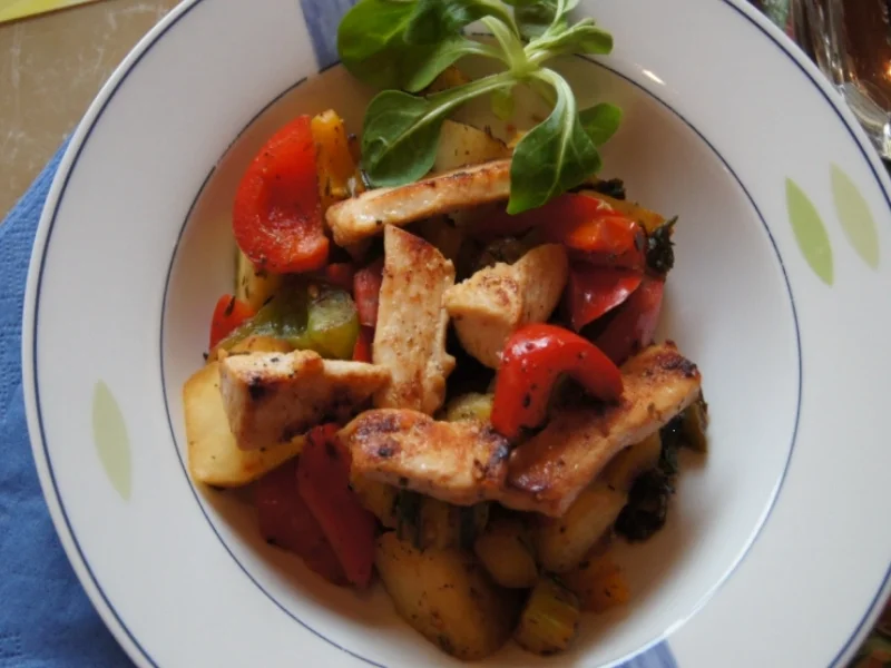 Hähnchenbrustfilet auf Gemüsebett - Rezept - Bild Nr. 4095