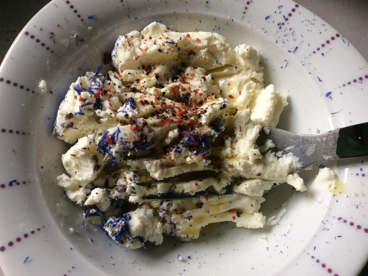 Ziegenfrischkäse mit Kornblüten - Rezept - Bild Nr. 4094