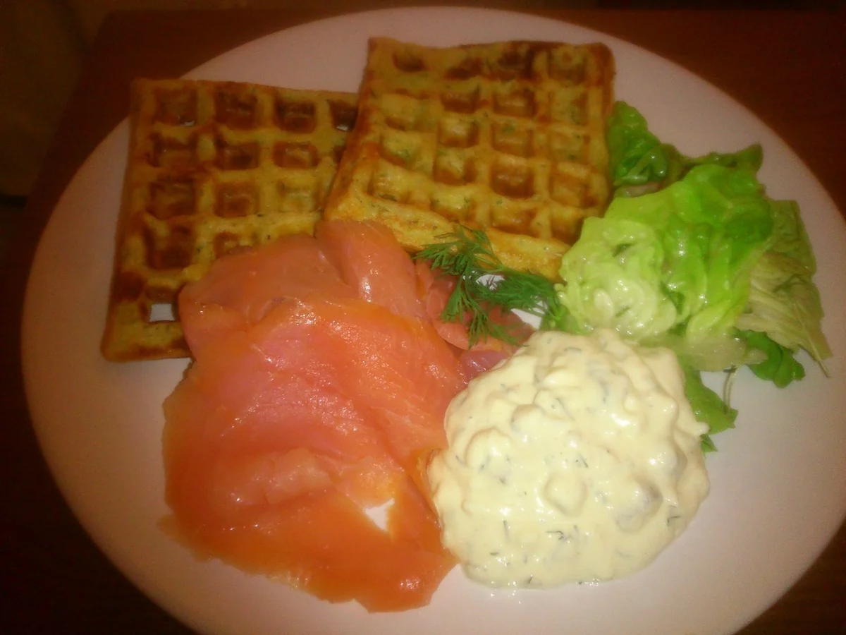 Kartoffelwaffeln mit Lachs & Eier-Gurken-Dill-Quark - Rezept - Bild Nr. 4115
