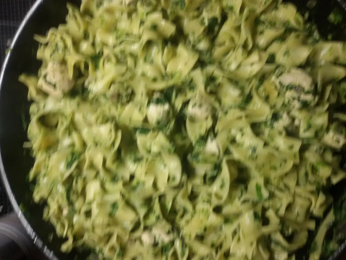 Rezept: Bandnudeln mit Spinat und Hähnchen Bild Nr. 4112 Bandnudeln mit Spinat und Hähnchen - Rezept - Bild Nr. 4112