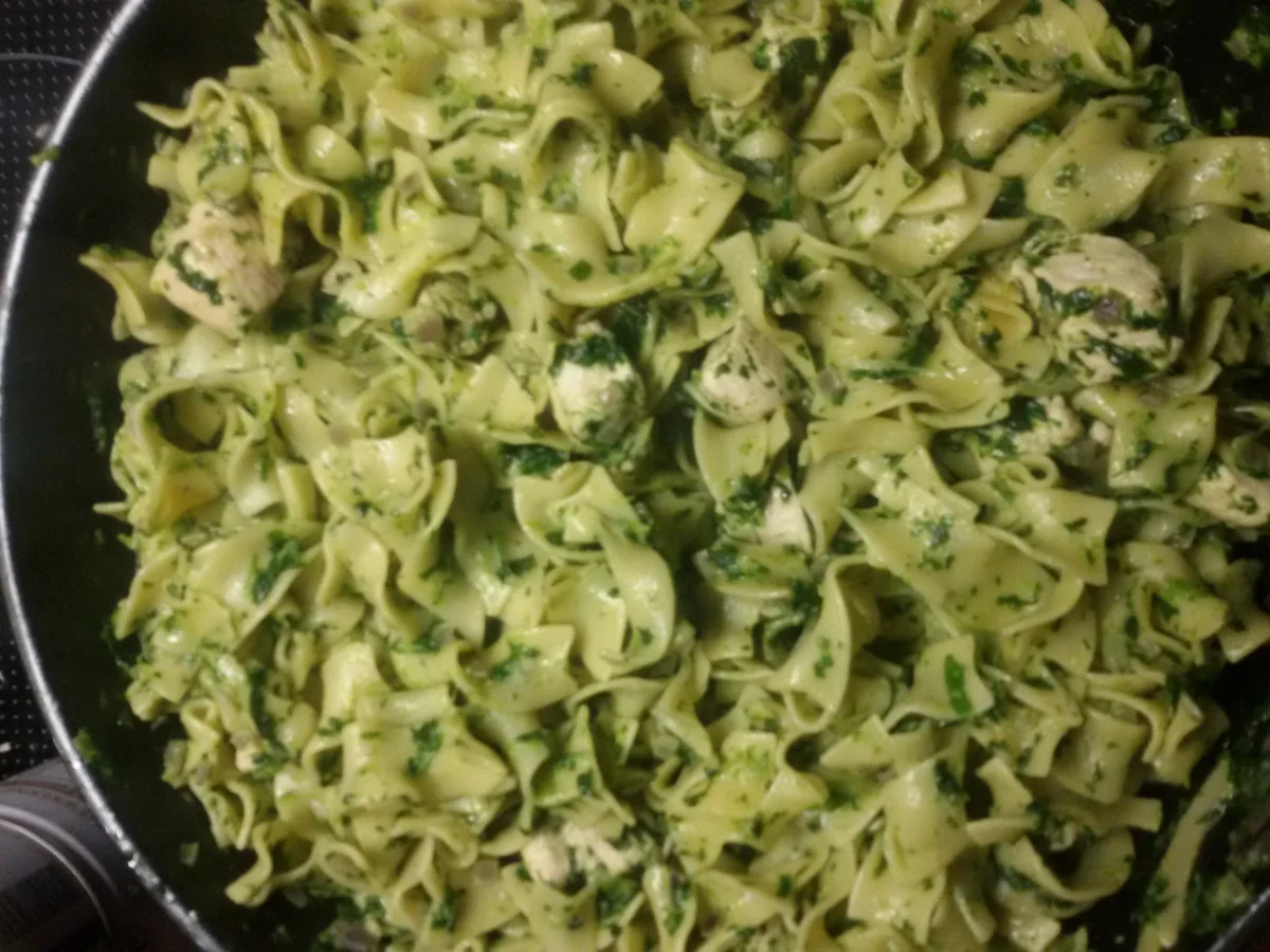 Rezept: Bandnudeln mit Spinat und Hähnchen Bild Nr. 4114 Bandnudeln mit Spinat und Hähnchen - Rezept - Bild Nr. 4114