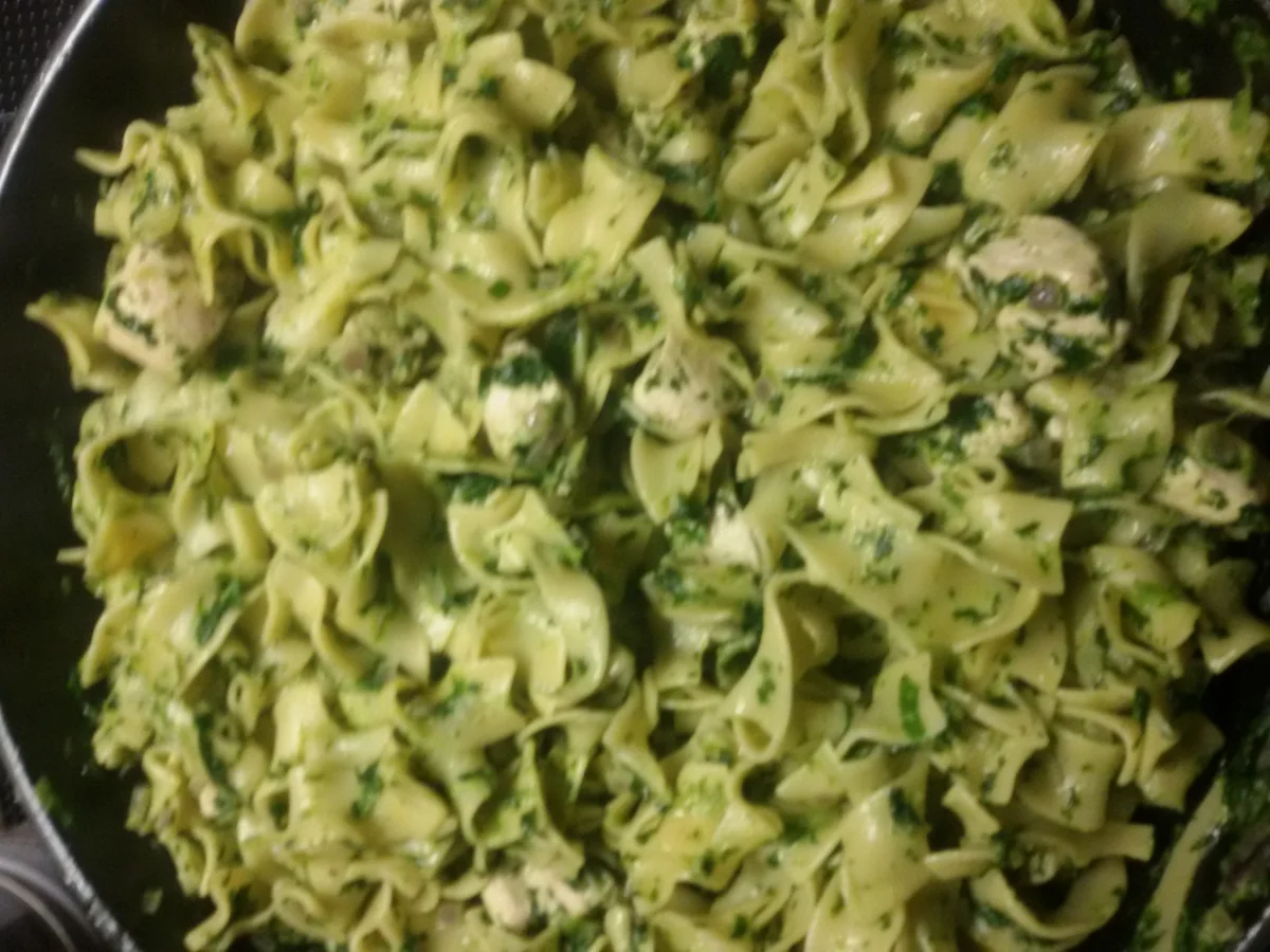 Rezept: Bandnudeln mit Spinat und Hähnchen Bild Nr. 4115 Bandnudeln mit Spinat und Hähnchen - Rezept - Bild Nr. 4115