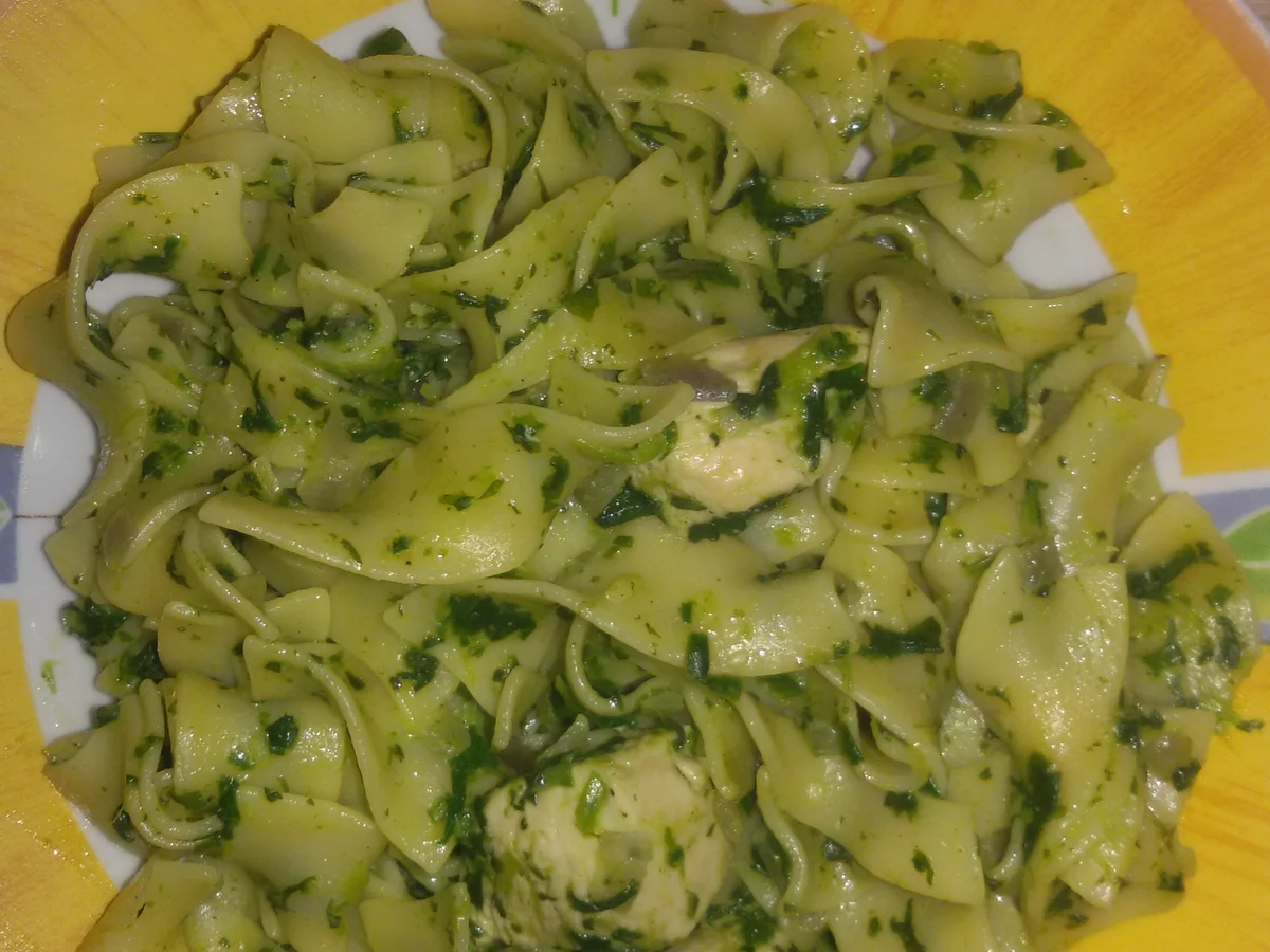 Rezept: Bandnudeln mit Spinat und Hähnchen Bild Nr. 4116 Bandnudeln mit Spinat und Hähnchen - Rezept - Bild Nr. 4116