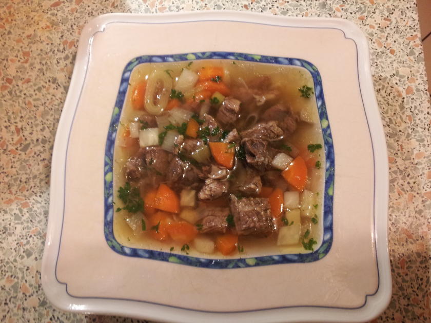 Kräftige Rindfleischsuppe - Rezept mit Bild - kochbar.de