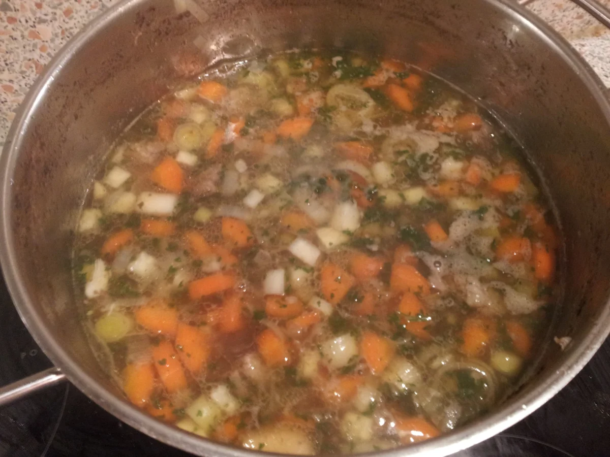 Kräftige Rindfleischsuppe - Rezept - Bild Nr. 4136