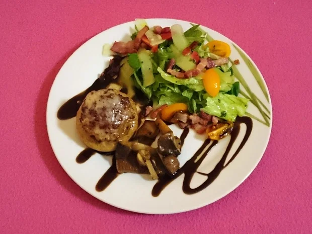 Rezept: Gefüllte Pilze an frischem Herbstsalat mit einem Balsamico-Honig-Senf-Dressing Bild Nr. 4162 Gefüllte Pilze an frischem Herbstsalat mit einem Balsamico-Honig-Senf-Dressing - Rezept - Bild Nr. 4162