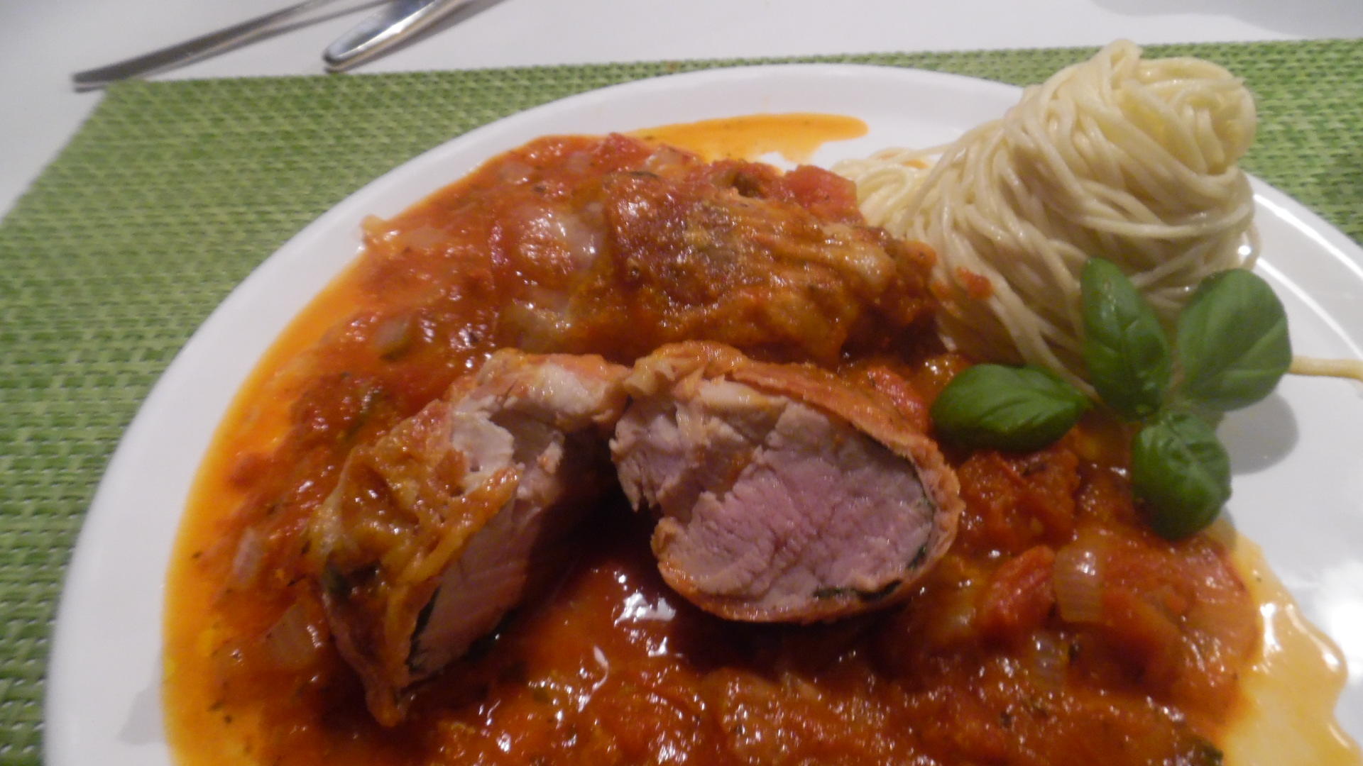Schweine-Medaillons "Caprese" mit Spaghettini - Rezept von barbara62