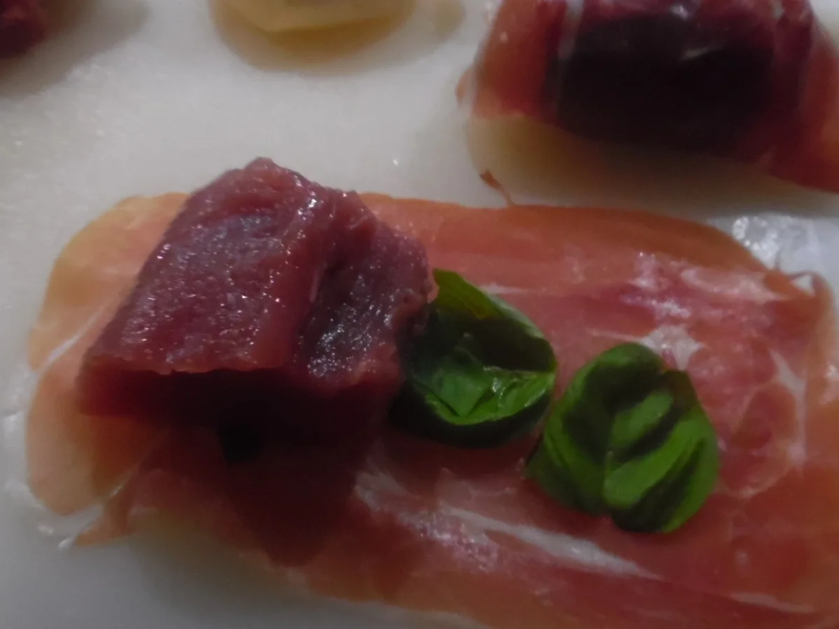 Schweine-Medaillons "Caprese" mit Spaghettini - Rezept - Bild Nr. 4169