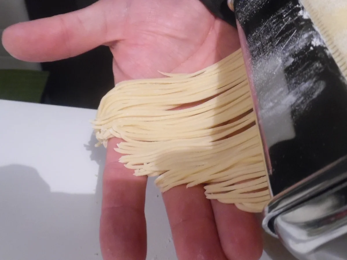 Schweine-Medaillons "Caprese" mit Spaghettini - Rezept - Bild Nr. 4174