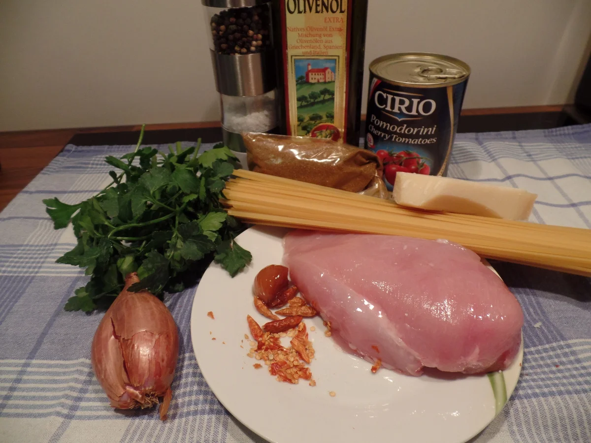 Rezept: Tomatennudeln mit Hähnchen Bild Nr. 4163 Tomatennudeln mit Hähnchen - Rezept - Bild Nr. 4163