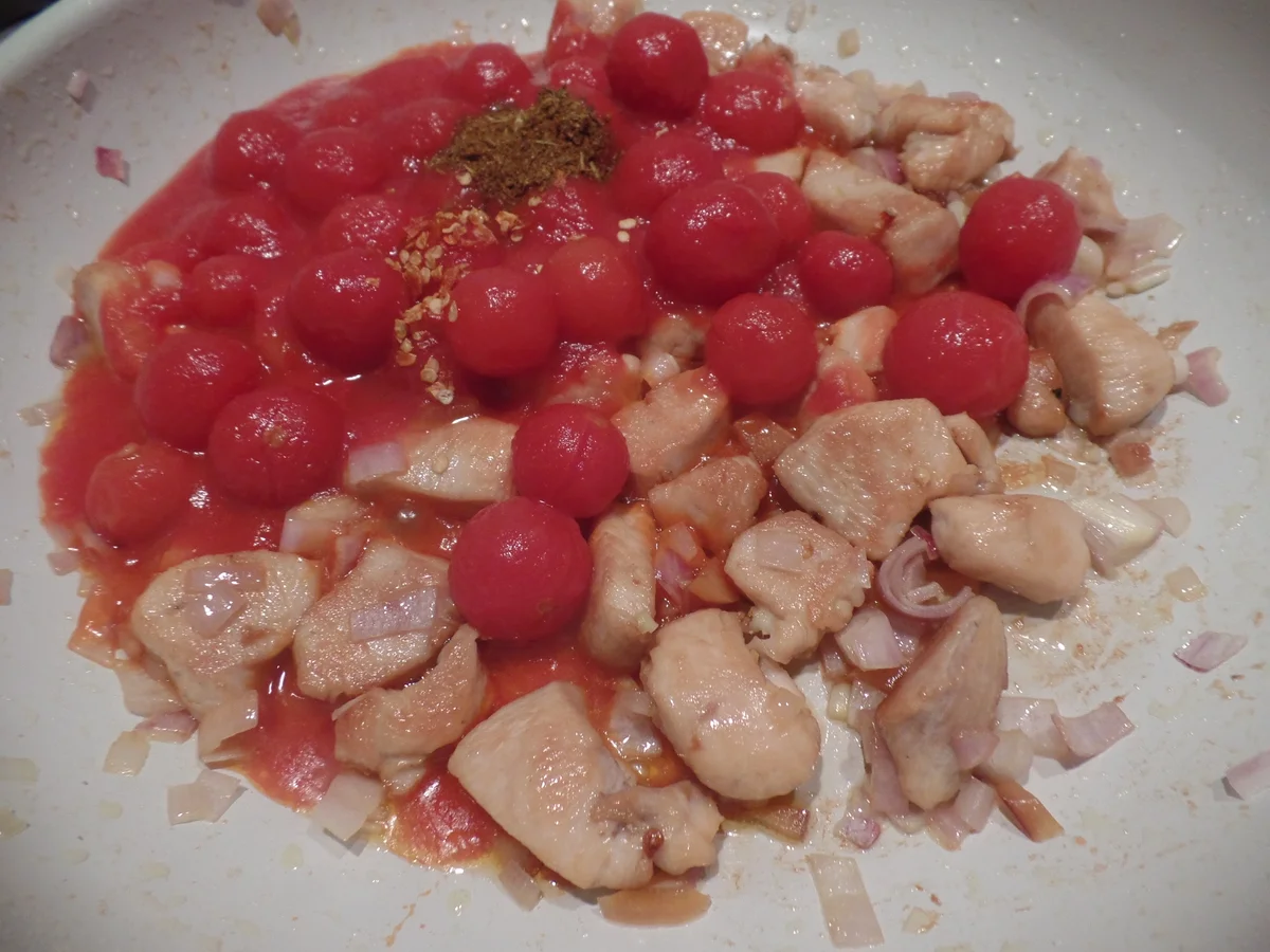 Rezept: Tomatennudeln mit Hähnchen Bild Nr. 4167 Tomatennudeln mit Hähnchen - Rezept - Bild Nr. 4167