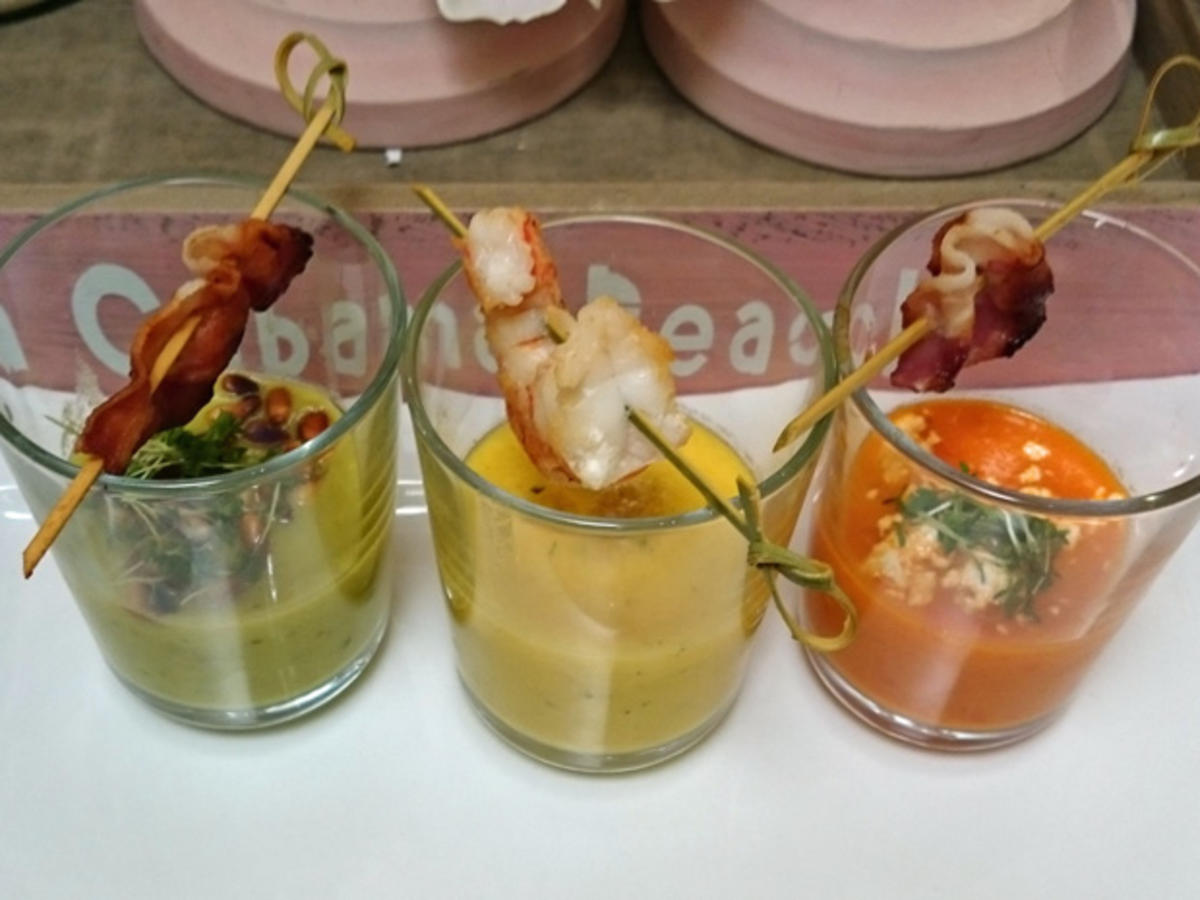Dreierlei Paprika-Süppchen mit Crunchy Bacon und Scampi-Spieß - Rezept ...