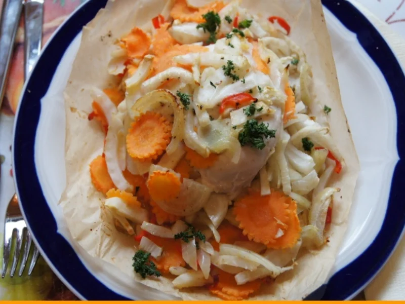 Hähnchenbrustfilet mit Fenchel-Gemüse im Backpapierpäckchen - Rezept - Bild Nr. 4211