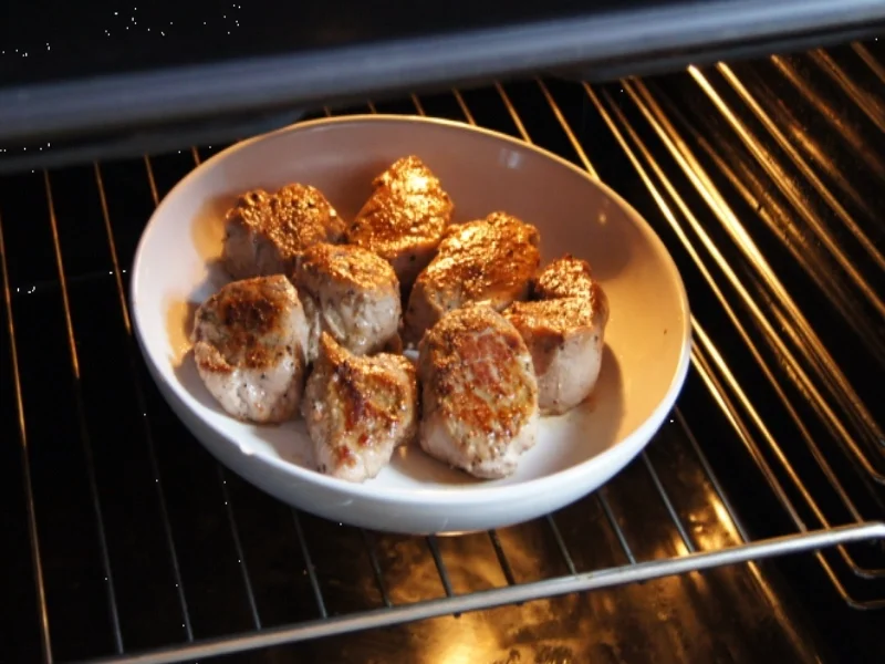 Schweinefilet mit Preiselbeersauce und Vitelotten *) - Rezept - Bild Nr. 4206