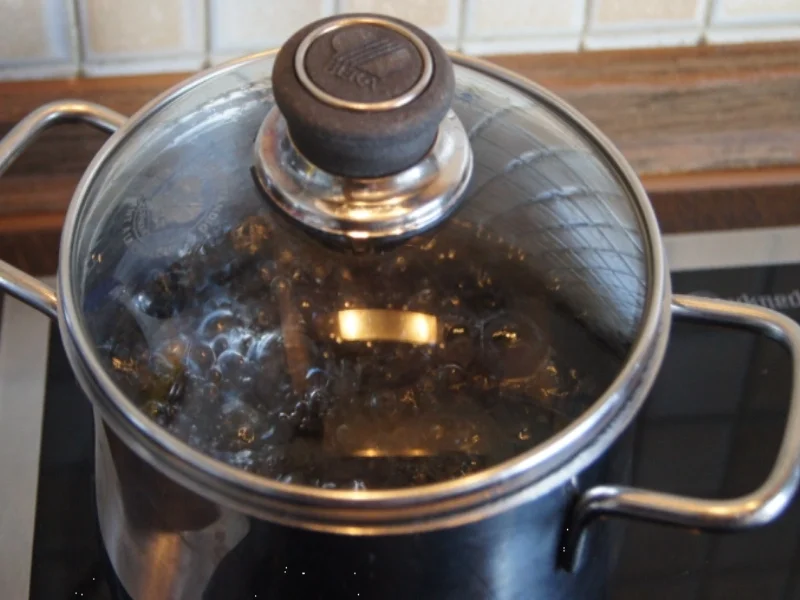 Schweinefilet mit Preiselbeersauce und Vitelotten *) - Rezept - Bild Nr. 4207