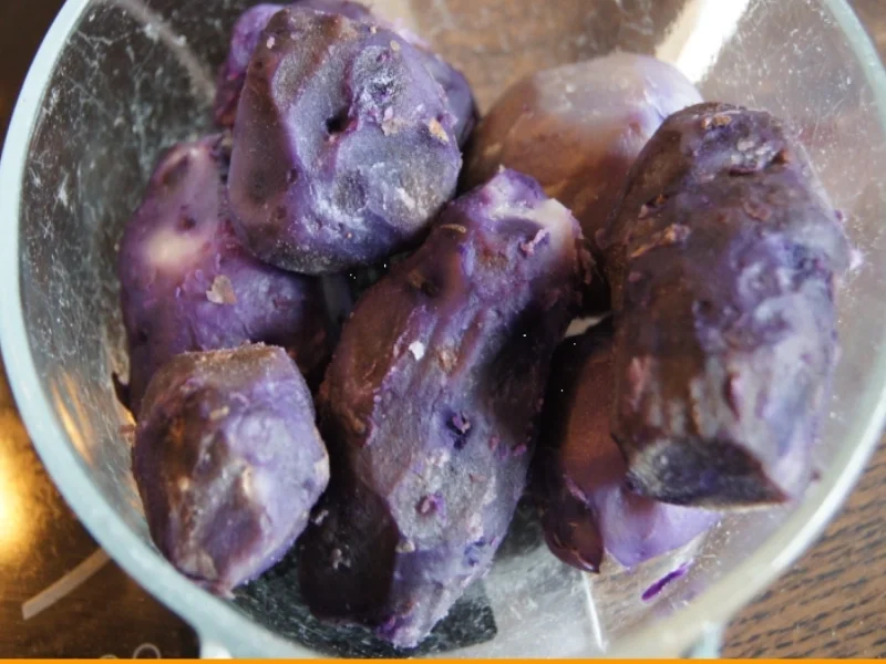 Schweinefilet mit Preiselbeersauce und Vitelotten *) - Rezept - Bild Nr. 4208