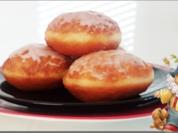 Goldbraun gebackene Faschingskrapfen mit feinem Fruchtaufstrich  gefüllt - Rezept - Bild Nr. 4202