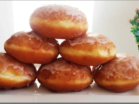 Goldbraun gebackene Faschingskrapfen mit feinem Fruchtaufstrich  gefüllt - Rezept - Bild Nr. 4203