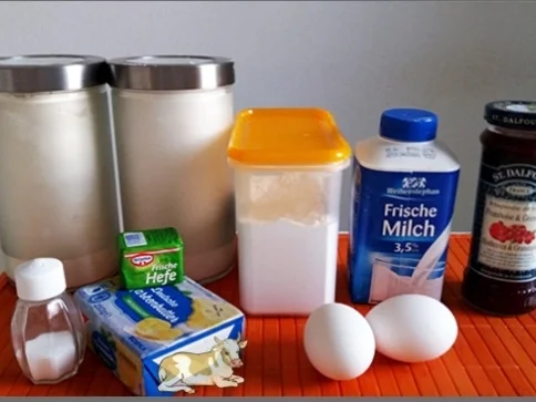 Goldbraun gebackene Faschingskrapfen mit feinem Fruchtaufstrich  gefüllt - Rezept - Bild Nr. 4204