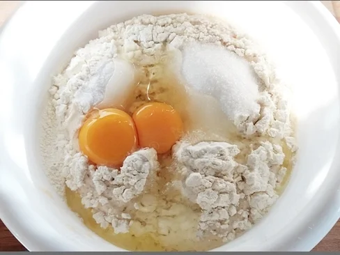 Goldbraun gebackene Faschingskrapfen mit feinem Fruchtaufstrich  gefüllt - Rezept - Bild Nr. 4211