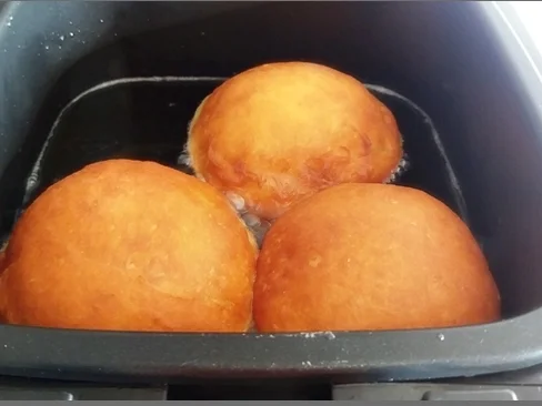 Goldbraun gebackene Faschingskrapfen mit feinem Fruchtaufstrich  gefüllt - Rezept - Bild Nr. 4226