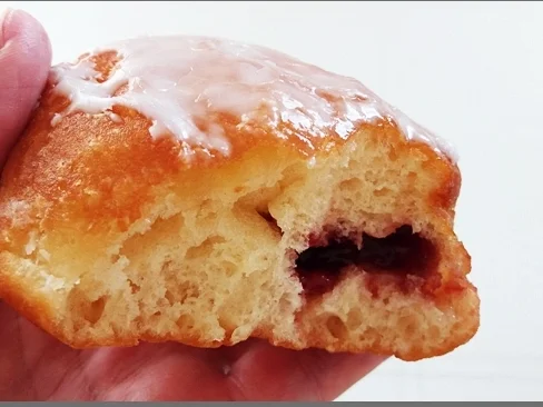 Goldbraun gebackene Faschingskrapfen mit feinem Fruchtaufstrich  gefüllt - Rezept - Bild Nr. 4231