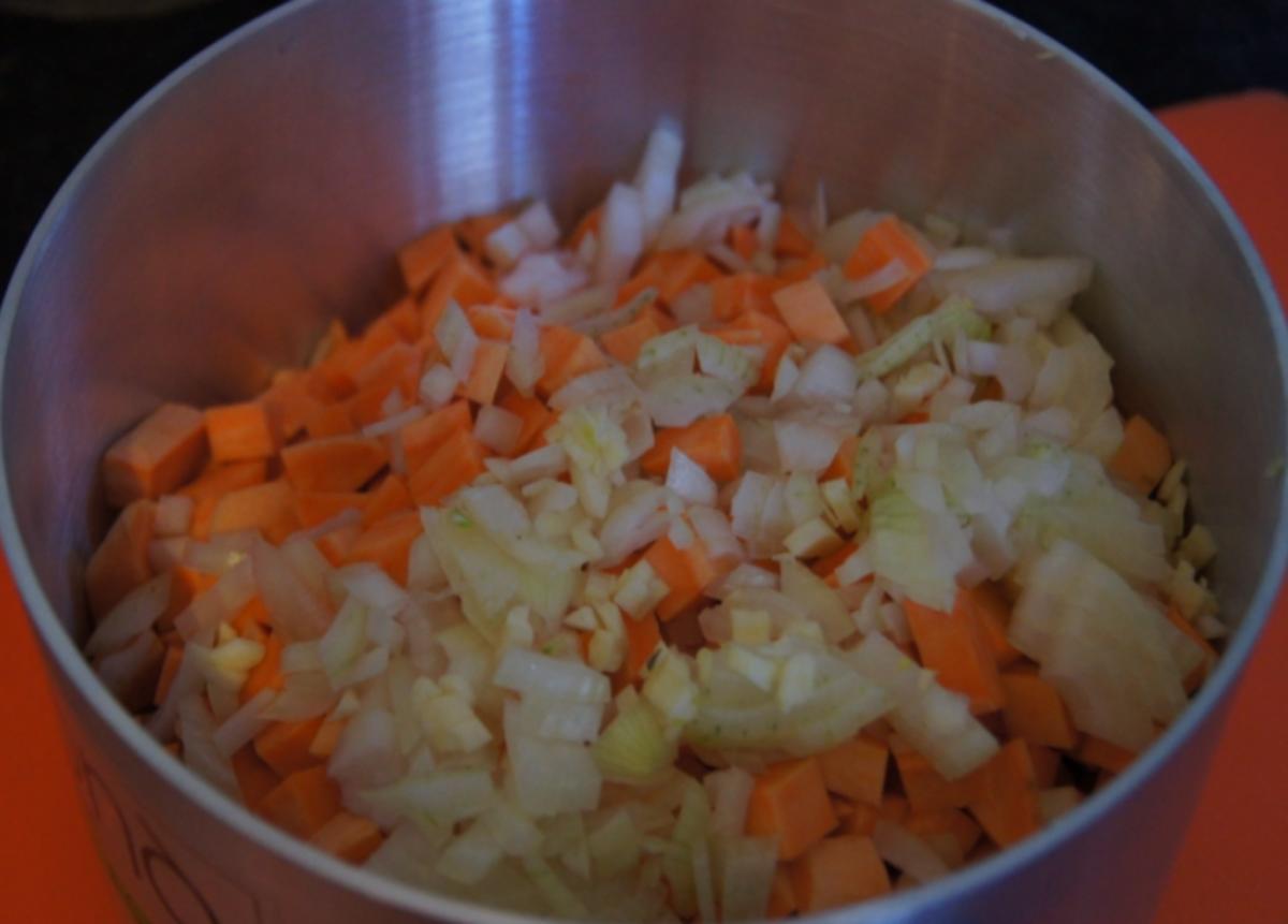 Gebackene Fischsticks mit Süßkartoffelstampf und Rotkohl - Rezept - Bild Nr. 4241