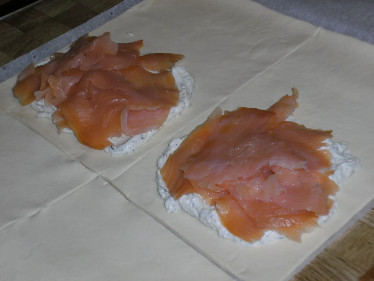 Blätterteig Taschen gefüllt mit Lachs und Frischkäse - Rezept - Bild Nr. 3745