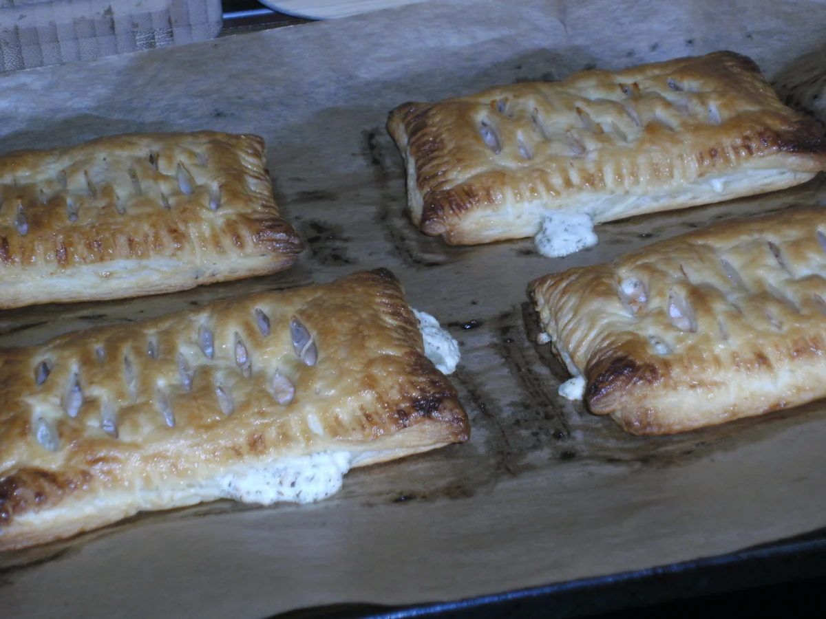 Blätterteig Taschen gefüllt mit Lachs und Frischkäse - Rezept - Bild Nr. 3749