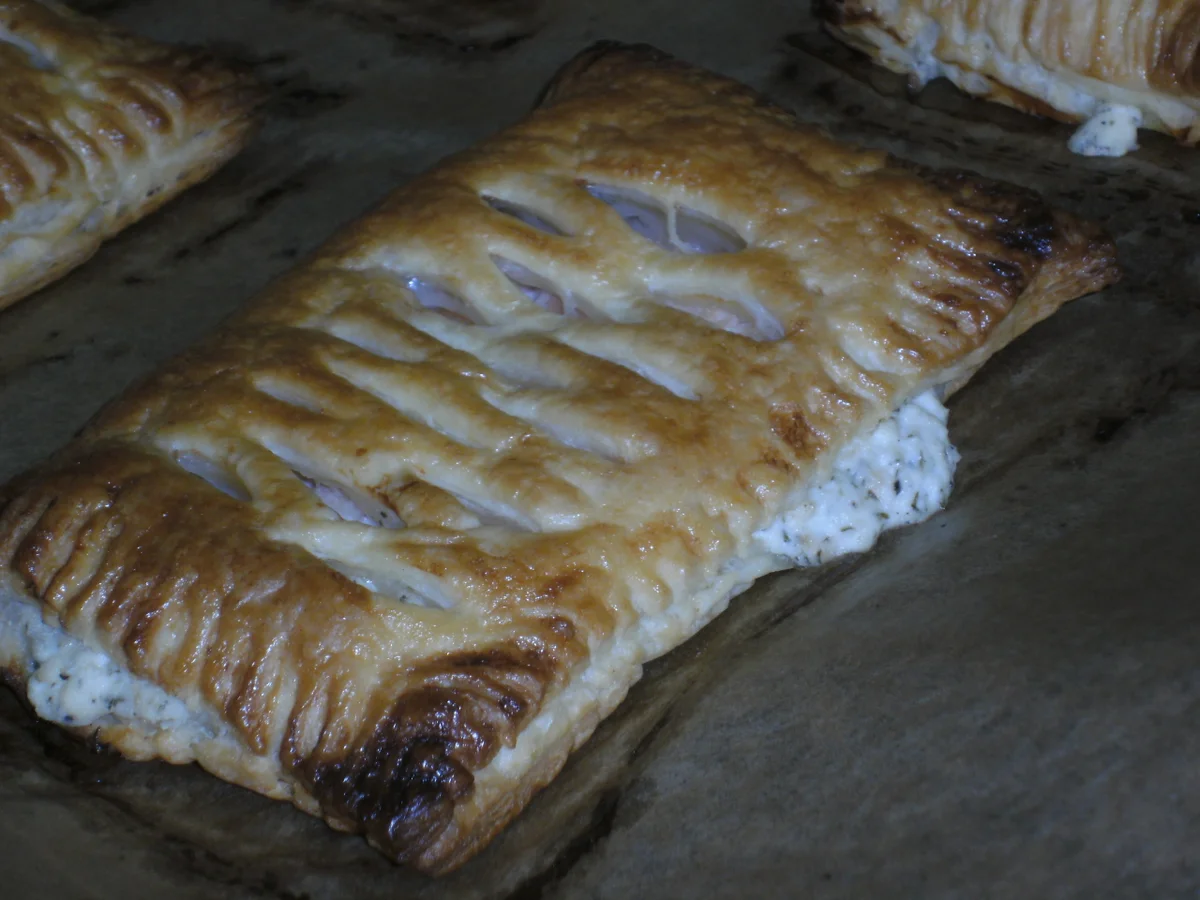 Blätterteig Taschen gefüllt mit Lachs und Frischkäse - Rezept - Bild Nr. 3754