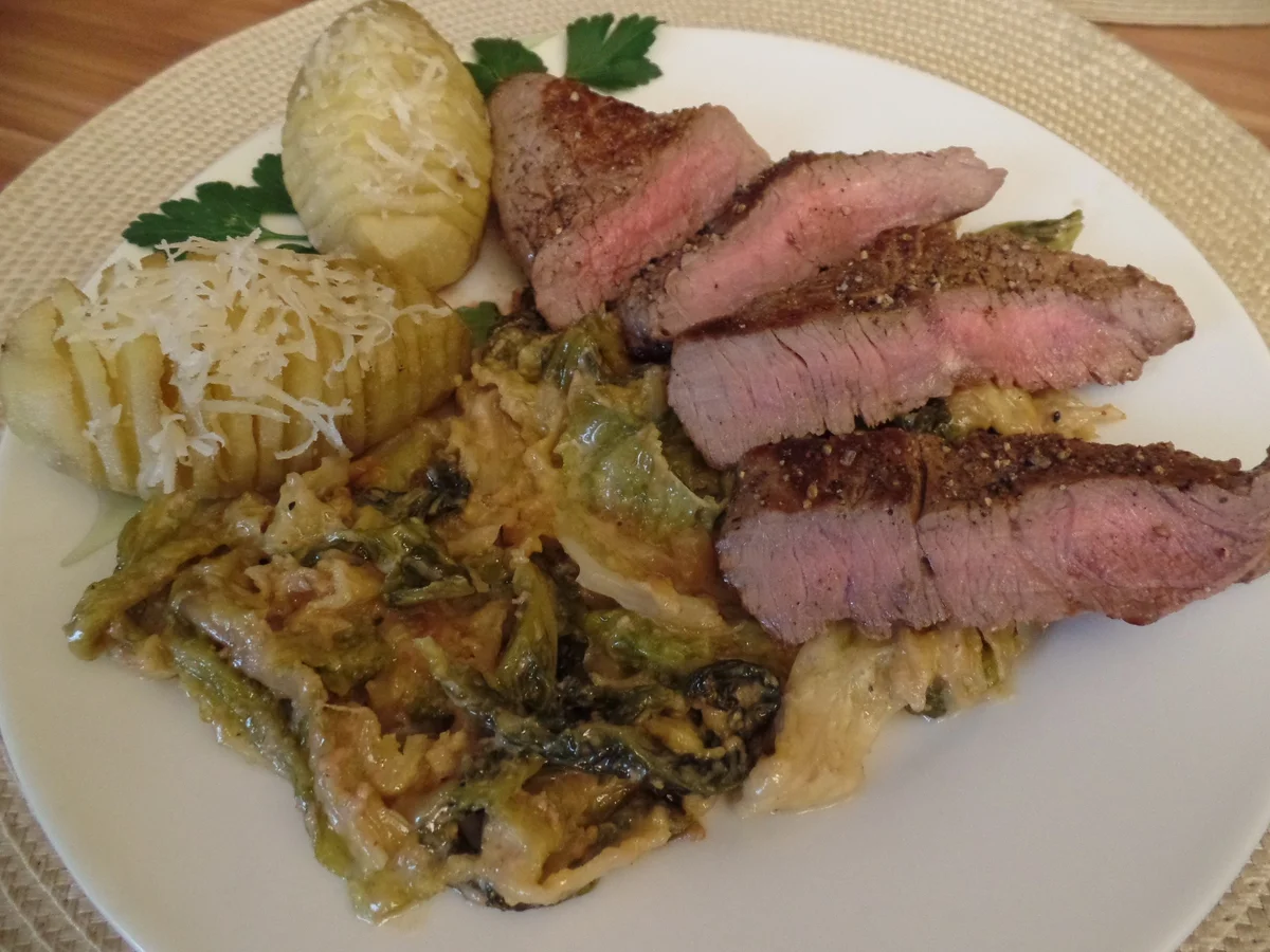 Saftiges Rinderfilet auf Wirsing und  Fächerkartoffeln mit Parmesan gratiniert - Rezept - Bild Nr. 4235