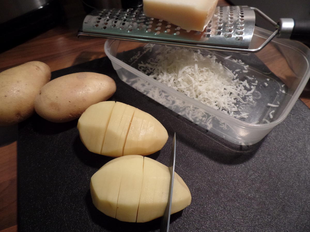 Saftiges Rinderfilet auf Wirsing und  Fächerkartoffeln mit Parmesan gratiniert - Rezept - Bild Nr. 4247